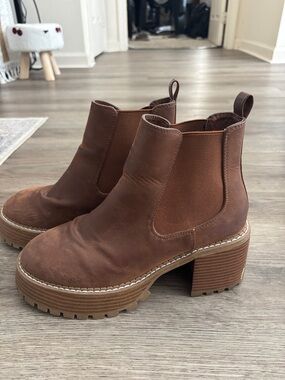 Women's Brown Chelsea Platform Boots - Stylish Pull-On Ankle Boot